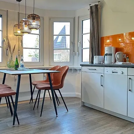 Luv & Lee, Whg 12 Apartman